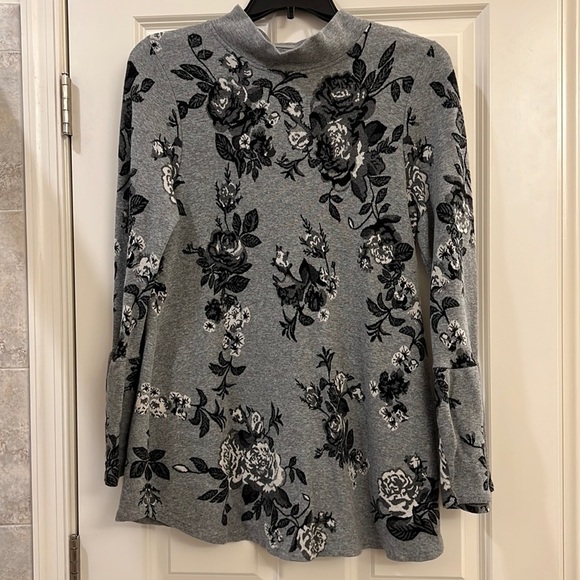 Style & Co. Sweaters - Style & Co ladies sweater